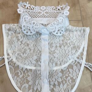 Women’s lace collar half shirt